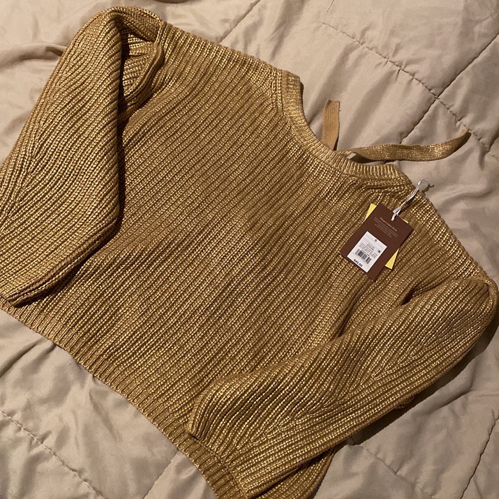 Gold sweater🍂